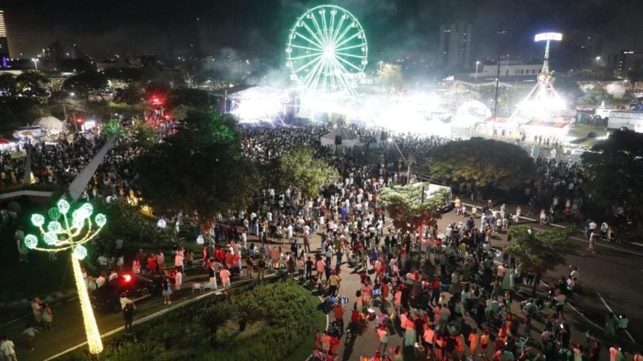 Com mais de quatro mil pessoas, Show da Virada em Cascavel recebe 2026 em grande estilo