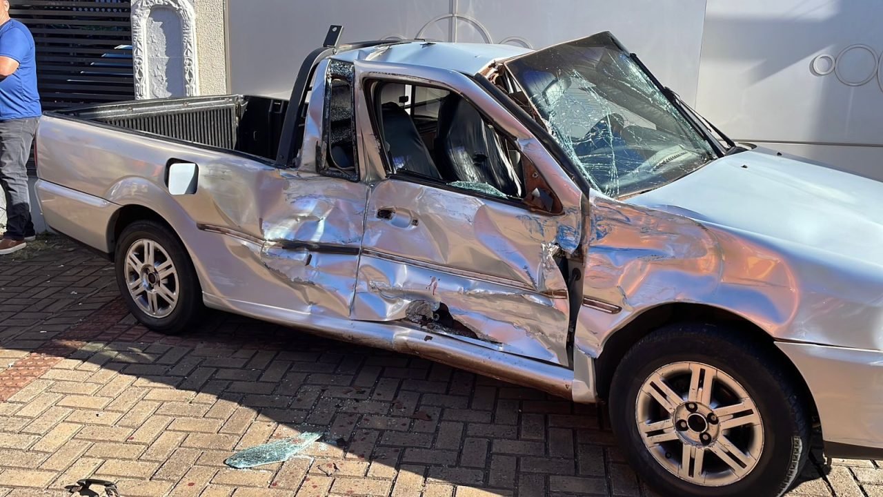 Colisão envolvendo ônibus e Saveiro termina em morte no Centro de Cascavel