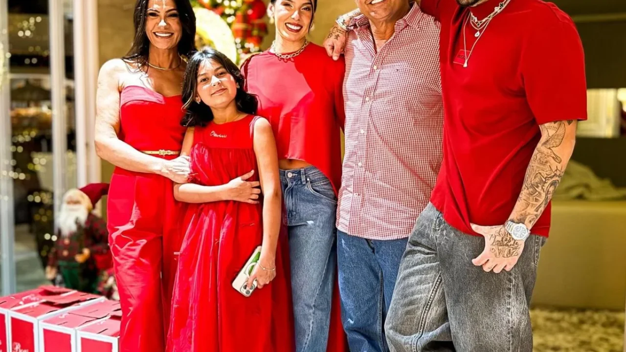 Chocotone caro, missa particular e teatro: saiba como foi Natal de Virginia, Vini Jr.