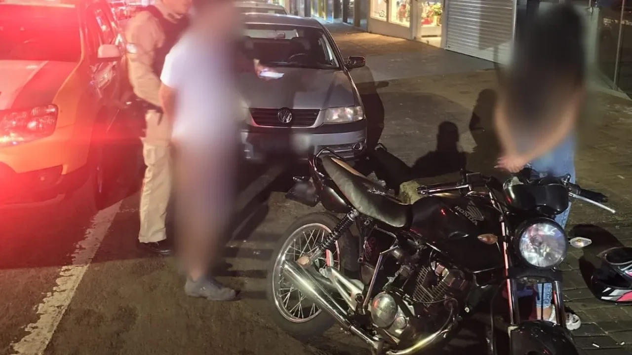 PM recupera motocicleta furtada e apreende menor em Cascavel
