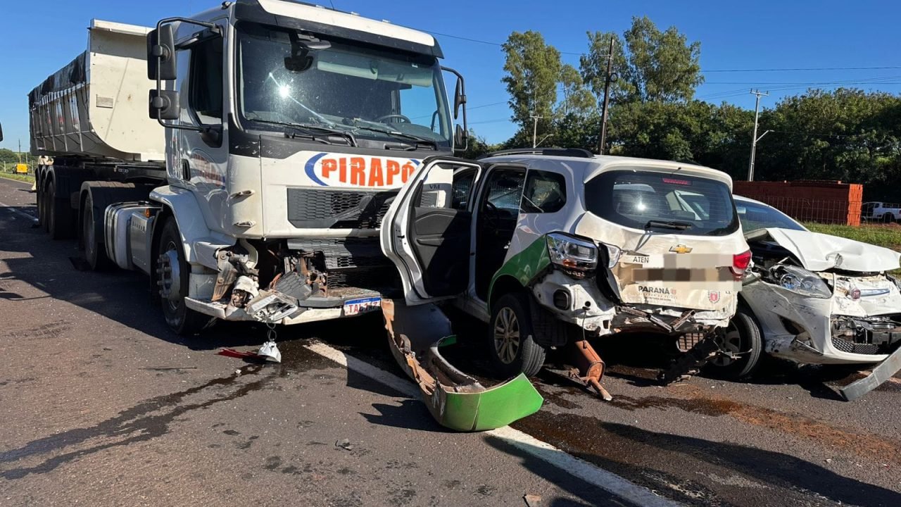 Colisão entre motociclistas deixa um ferido grave e resulta em engavetamento na BR