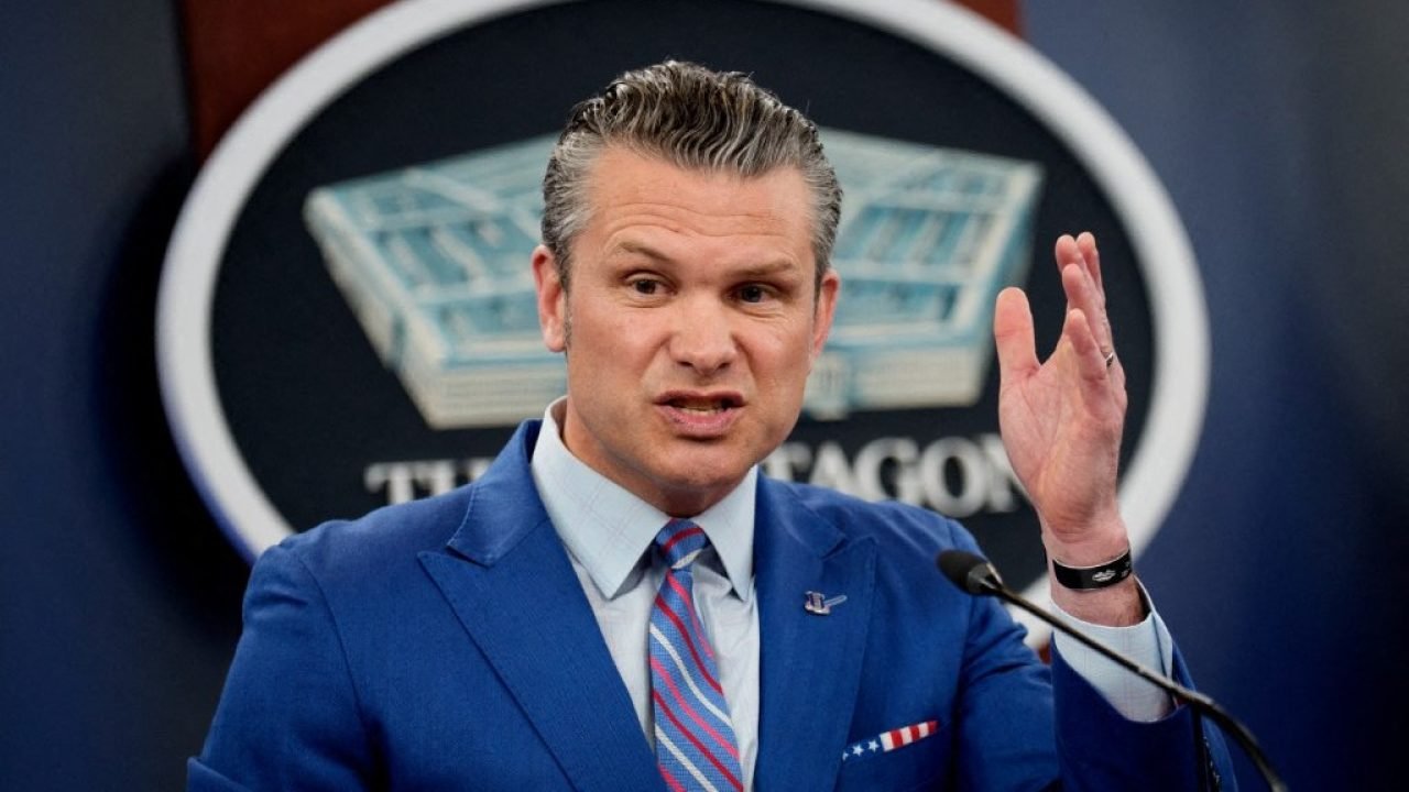 afp__20250626__2221451415__v2__midres__defensesecpetehegsethholdspentagonpressconfer