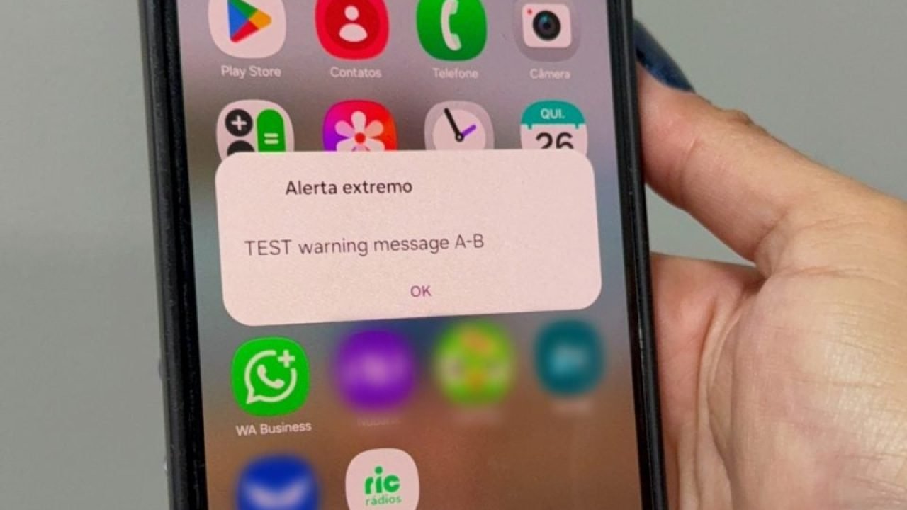 Foto: ‘Alerta extremo’ em Curitiba começou a chegar nos celulares na quarta-feir