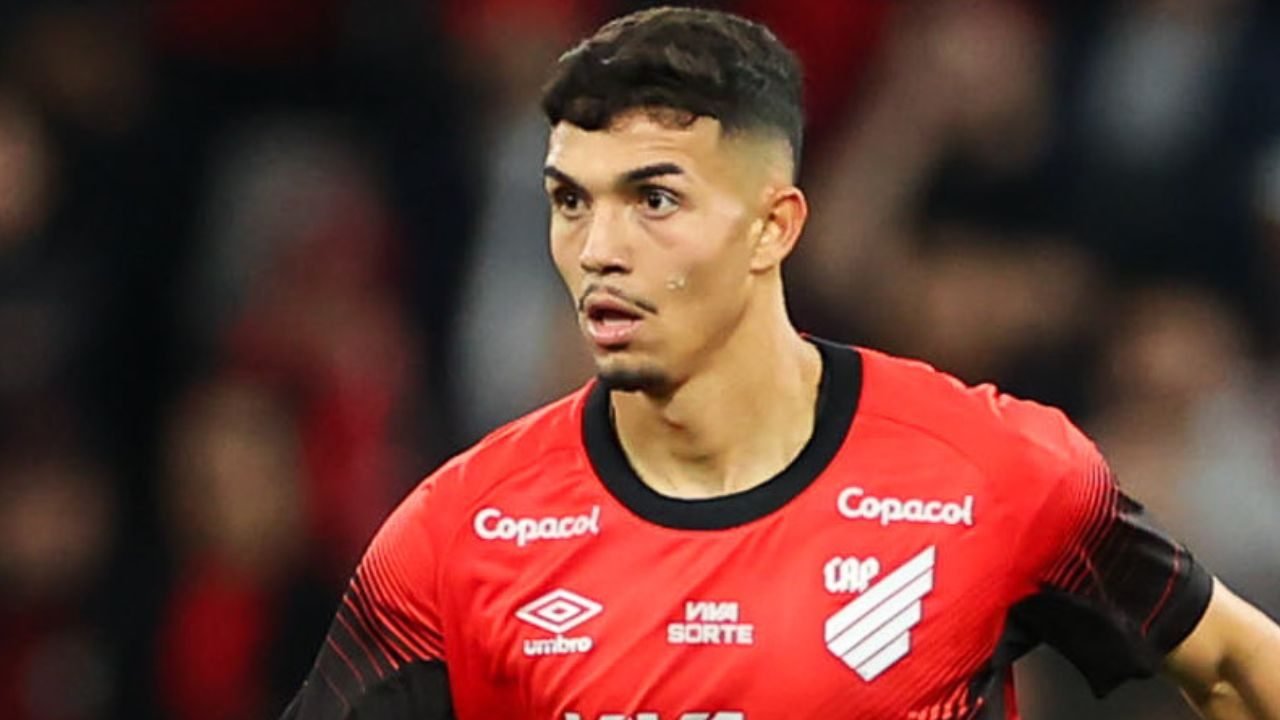 athletico-arthur-dias-zagueiro-renovacao-contrato