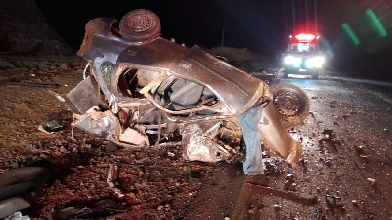 Colisão frontal entre carro e ônibus deixa ferido entre Turvo e Guarapuava nesta segunda