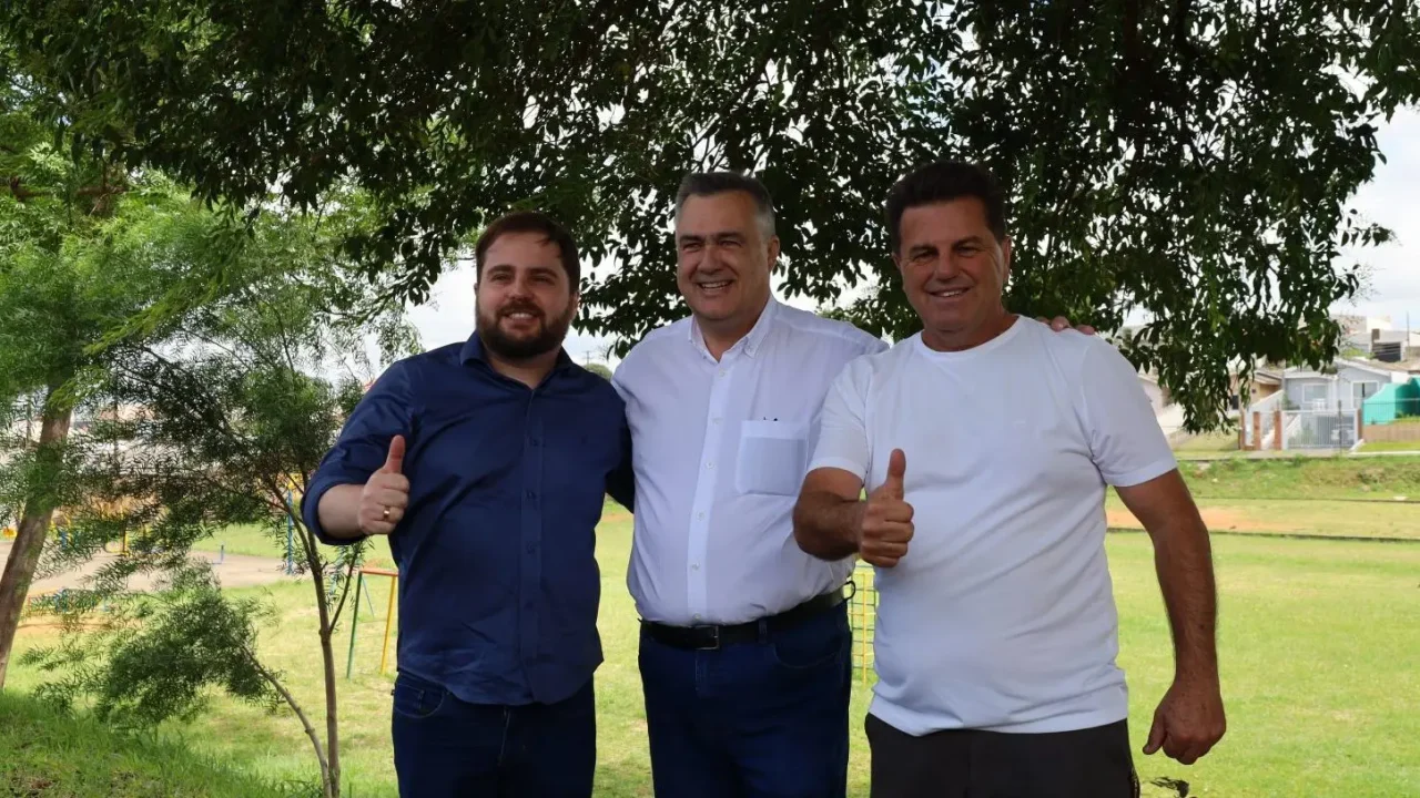 Secretário de Saúde do Paraná e Prefeito visitam terreno onde será construída a Upinha