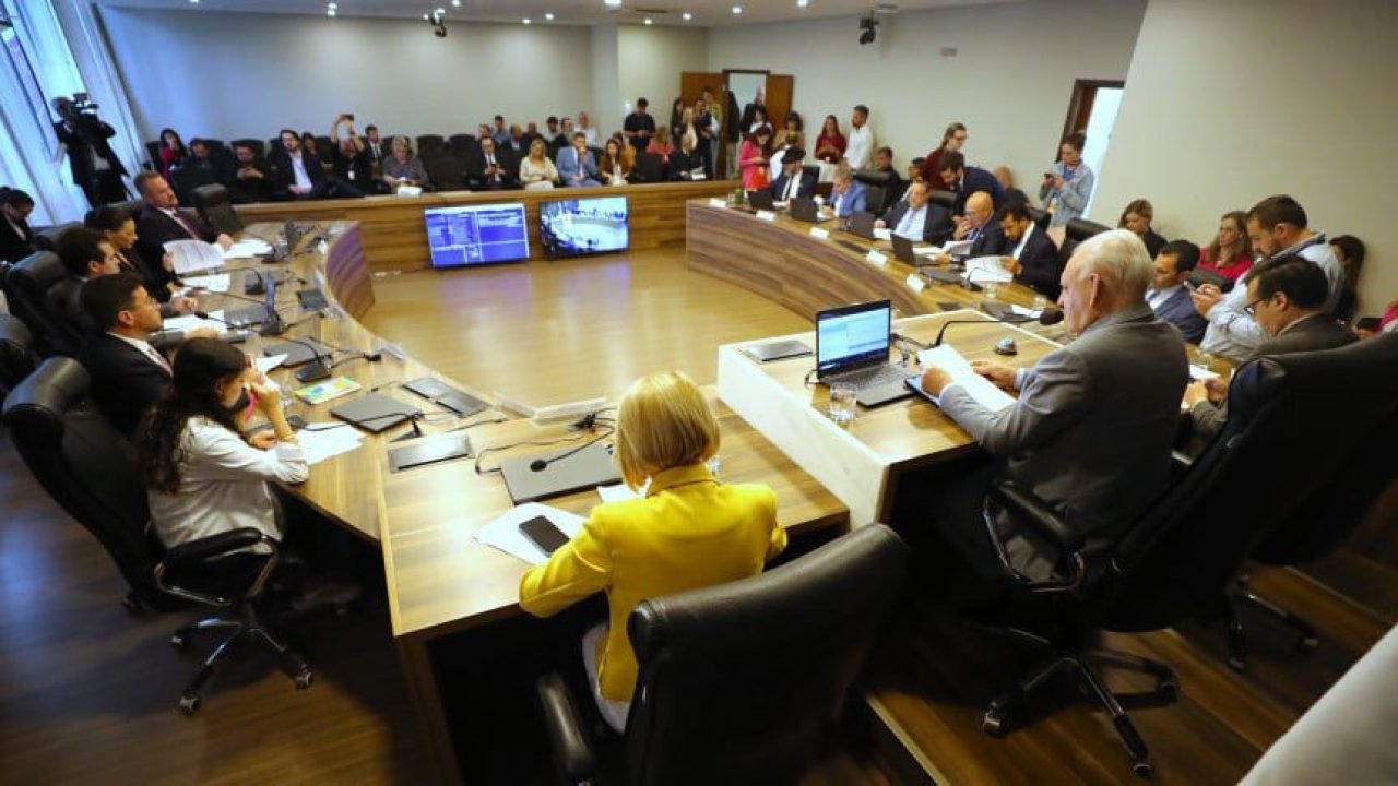 CCJ do Paraná apresenta balanço de 2025 com mais de mil proposições analisadas