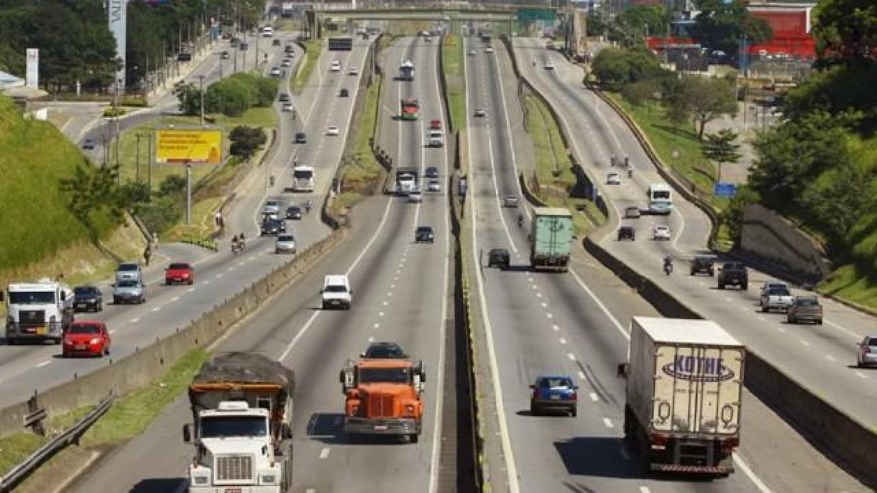 Setor de serviços do Brasil cresce mais do que o esperado em outubro e mostra resiliência