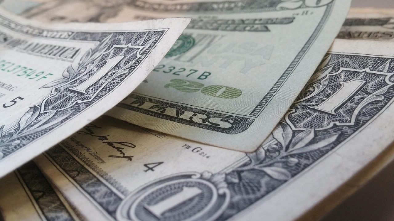 brett_hondow-dollars-426023_1920