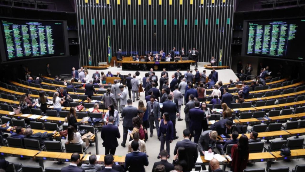 camara-dos-deputados-discussao-pec-reducao-jornada-de-trabalho-750x463-1