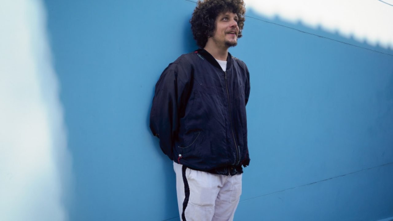 Turnê do novo álbum de Chico Chico chega ao Guairinha no fim de janeiro