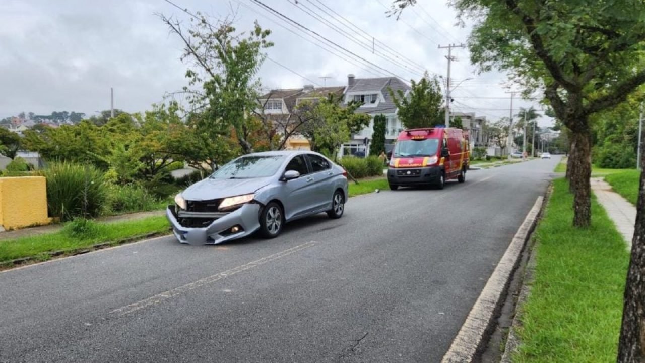 O ciclista foi encaminhado ao hospital (Foto: Eliandro Santana/Banda B)