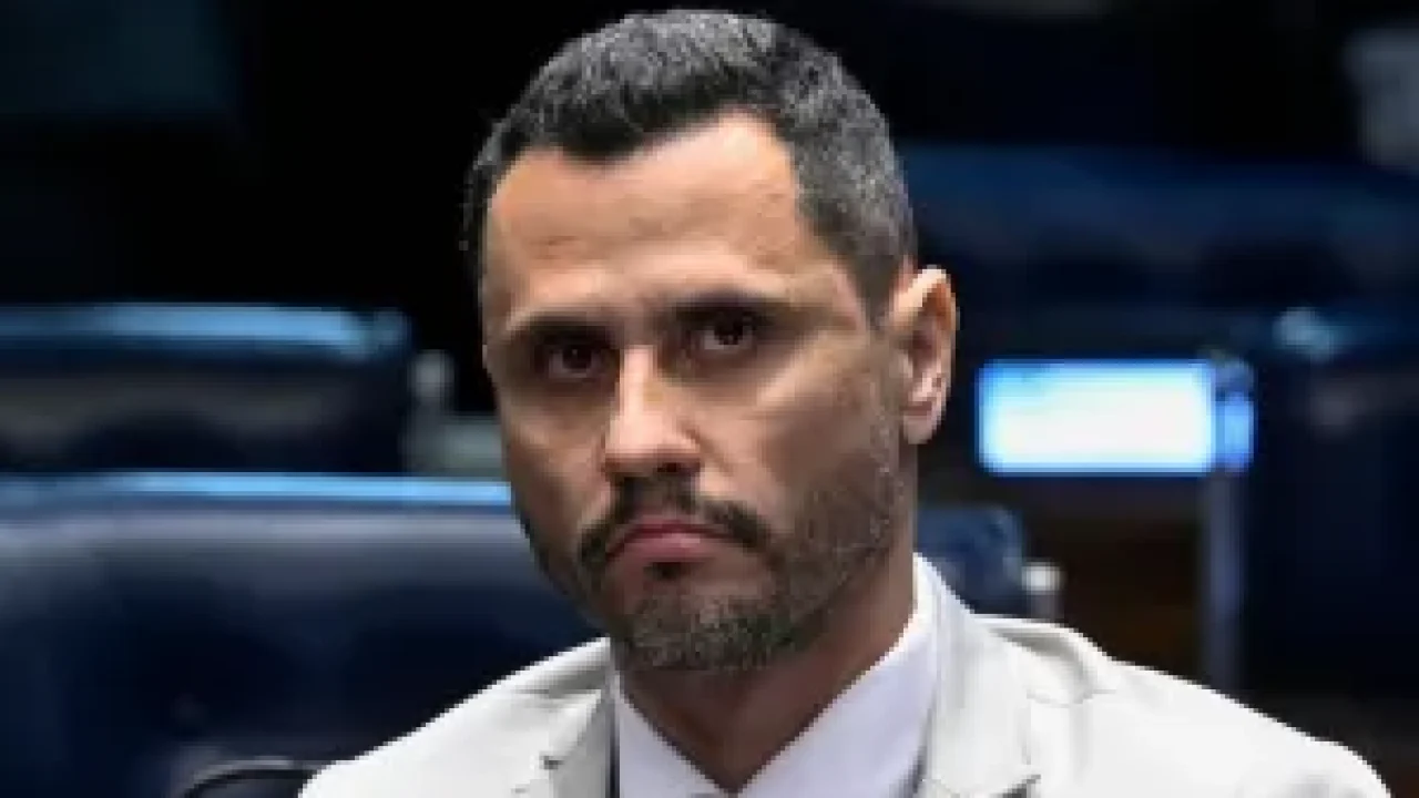 cleitinho-azevedo-fora-da-disputa-pelo-governo-de-mg-300x173.jpg