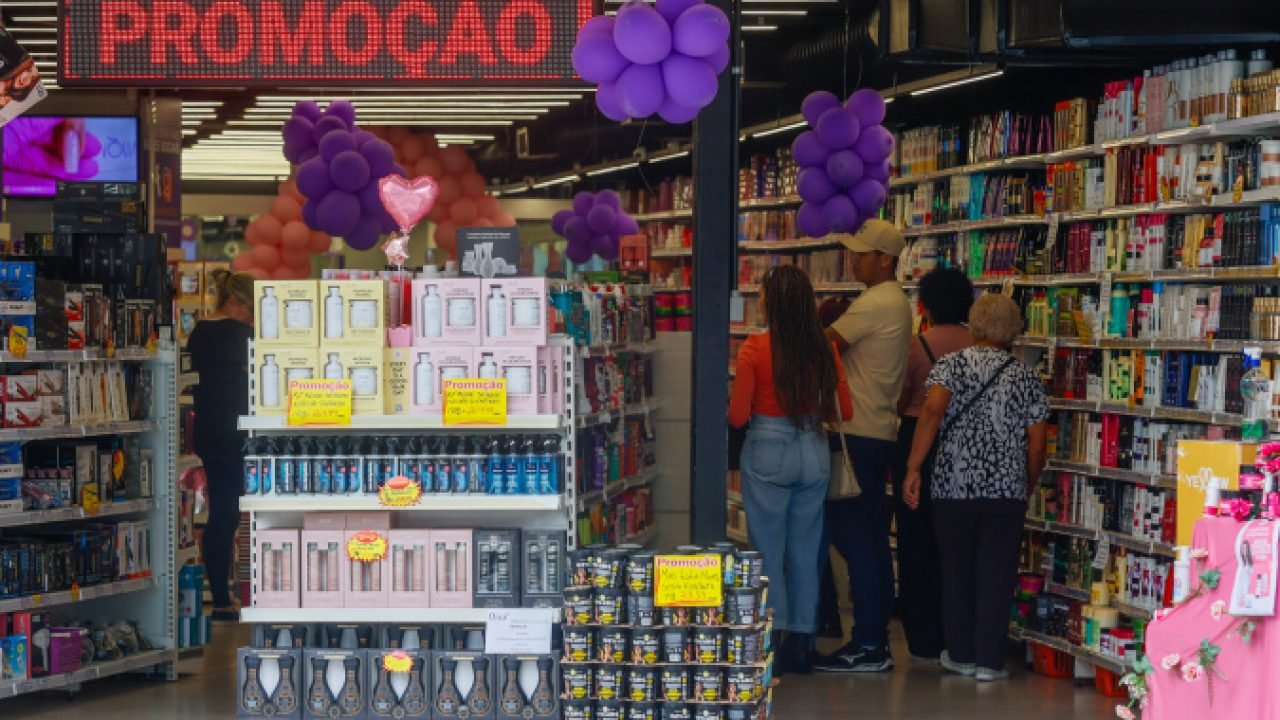 Paraná cresce em abertura de empresas e supera todos os meses de 2024