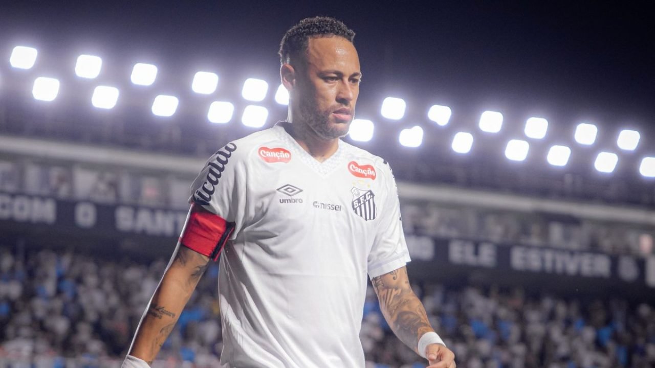 Neymar em ação contra o Velo Clube — Foto: Raul Baretta/ SantosDublador revela i