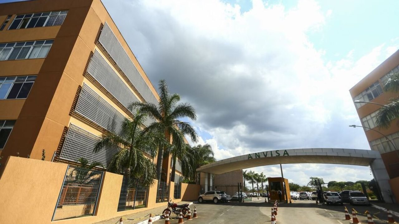 Anvisa proíbe medicamentos irregulares das marcas Needs e Bwell