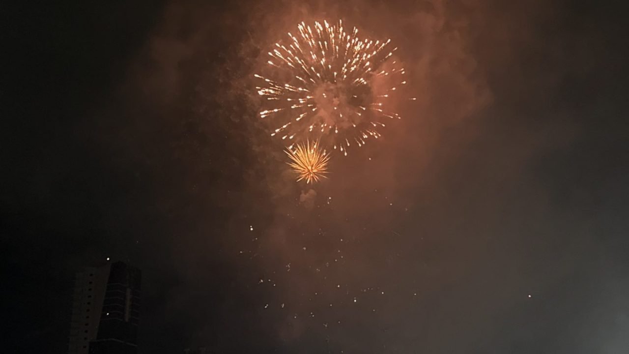 Show da Virada reúne milhares de pessoas no Parque do Lago para celebrar a chegada de 2026 em