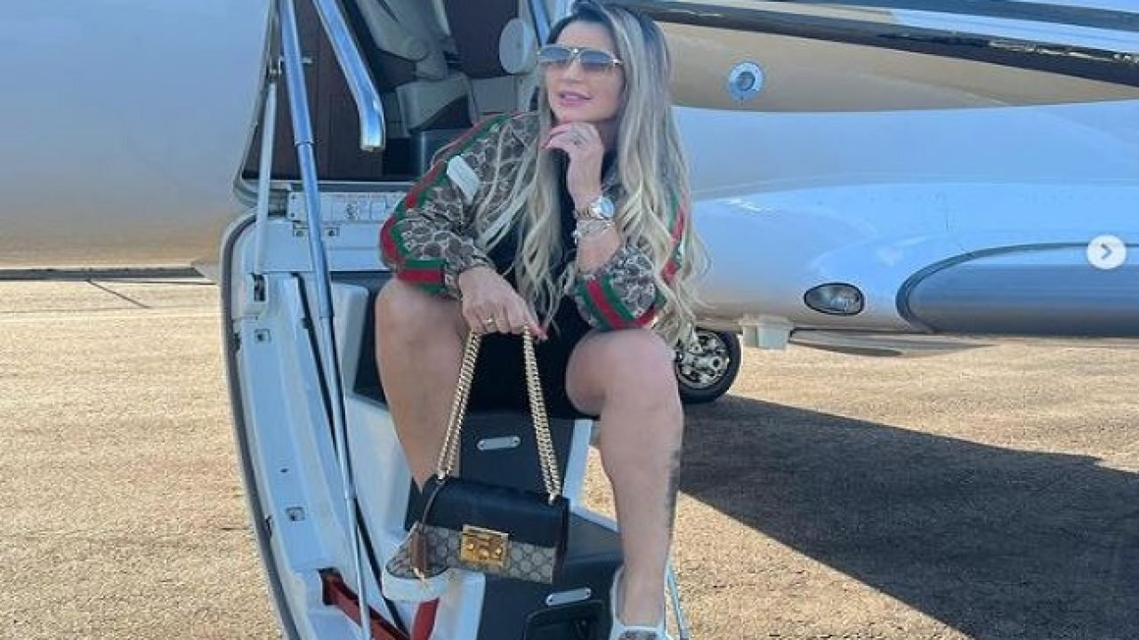 deolane-aviao