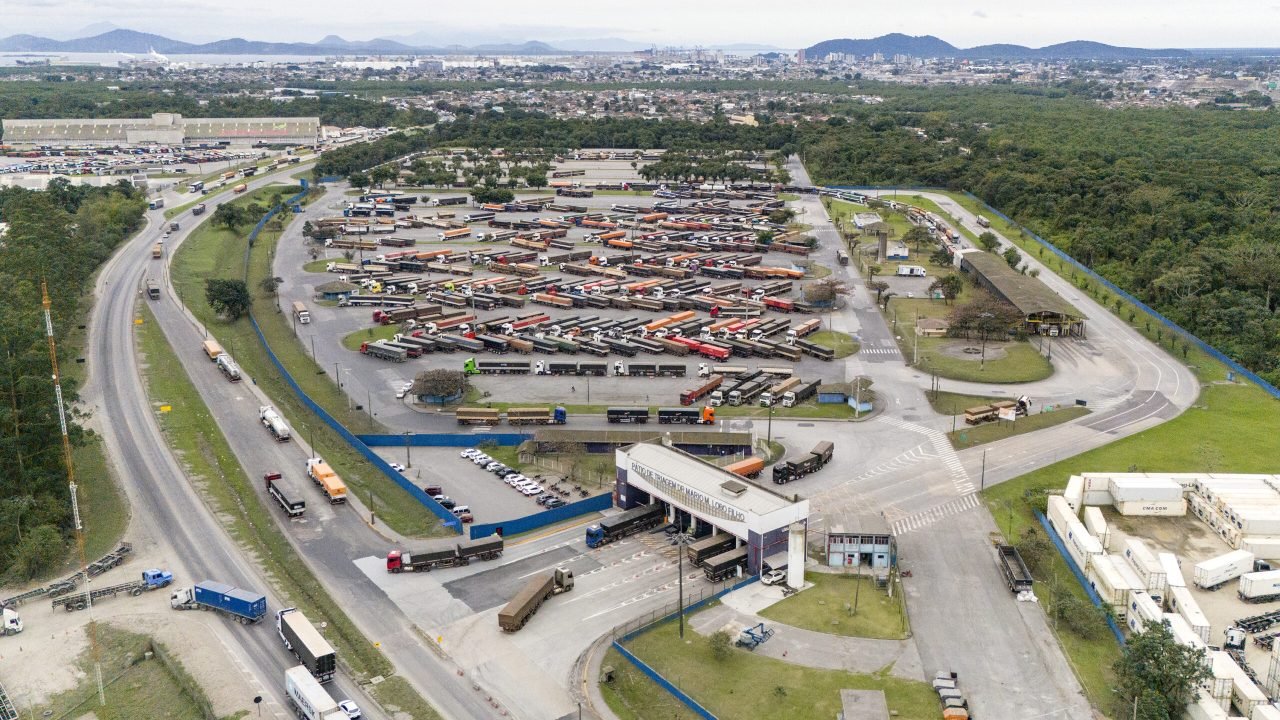 Pátio de Triagem de Paranaguá recebe mais de meio milhão de caminhões em 2025