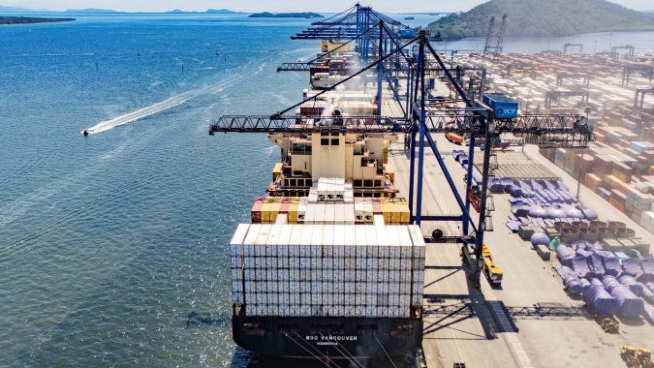 Portos do Paraná bate recorde histórico e ultrapassa 70 milhões de toneladas em 2025