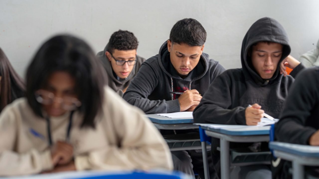 Resultado do Enem 2025 divulgado nesta sexta envolve mais de 72 mil alunos da rede estadual
