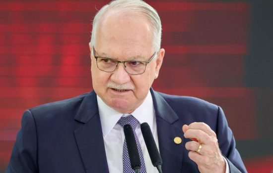 edson-fachin-criticas-stf