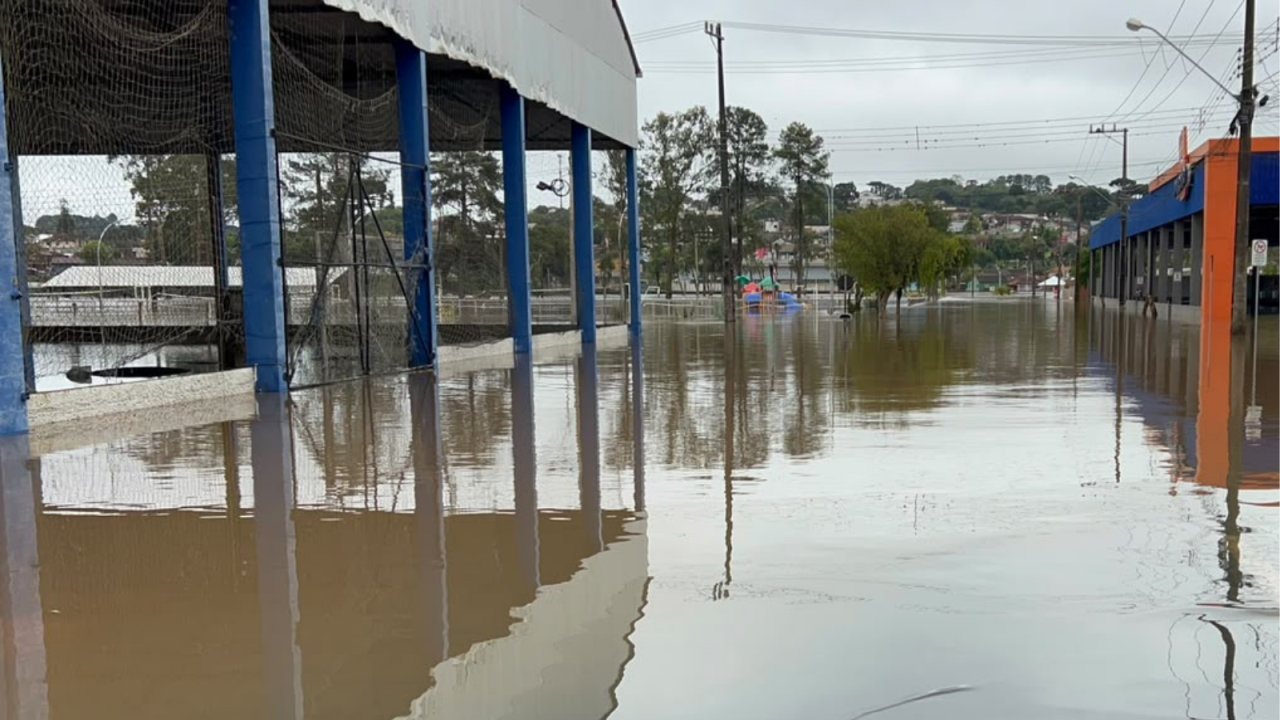 escola-alagada-castro006716290202609141348