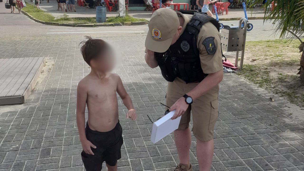 Ação da PMPR através de pulseira de identificação contribui para localização de responsáveis de