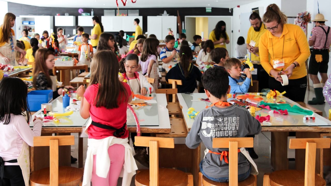 Férias no MON começa nesta terça com visita mediada no Pátio das Esculturas