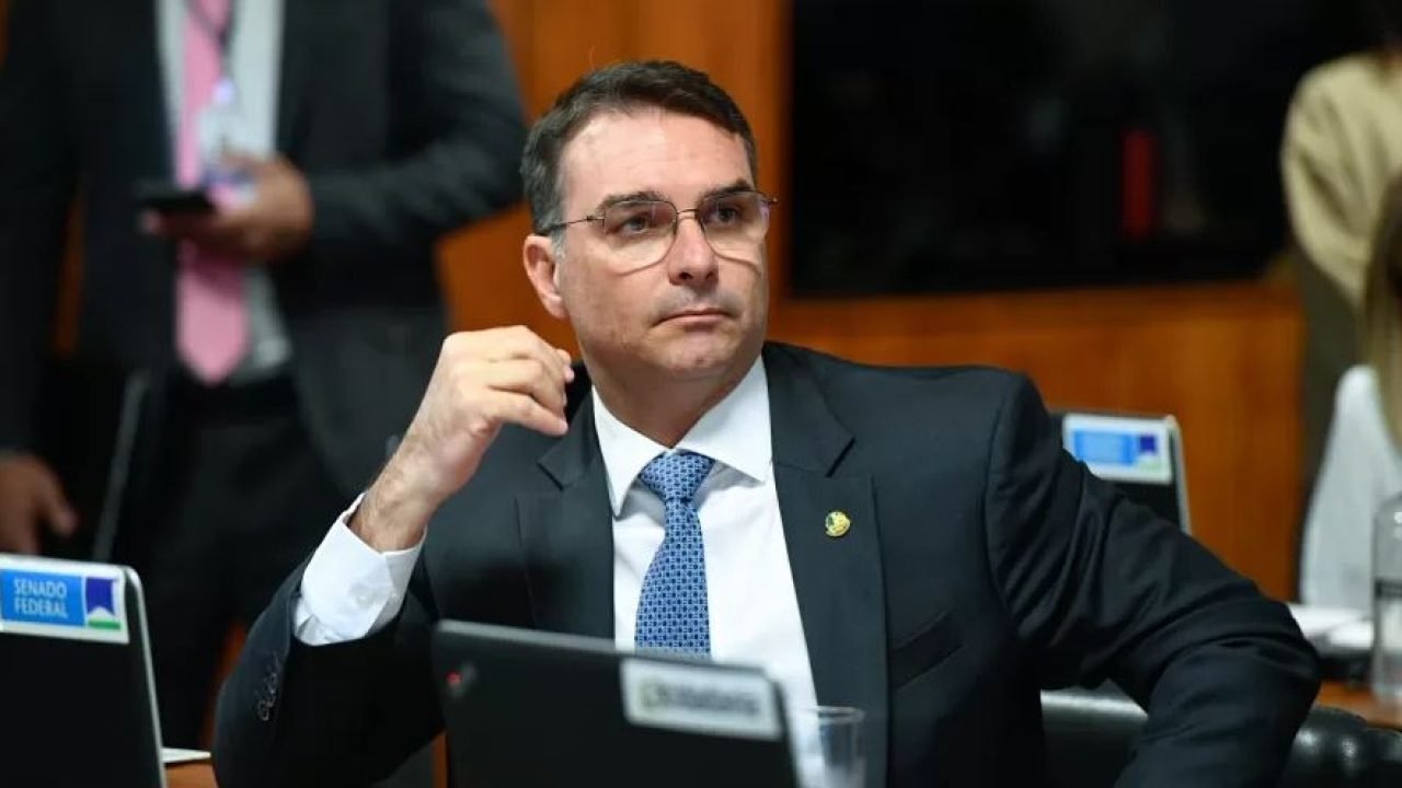 flavio-ag-senado-terno