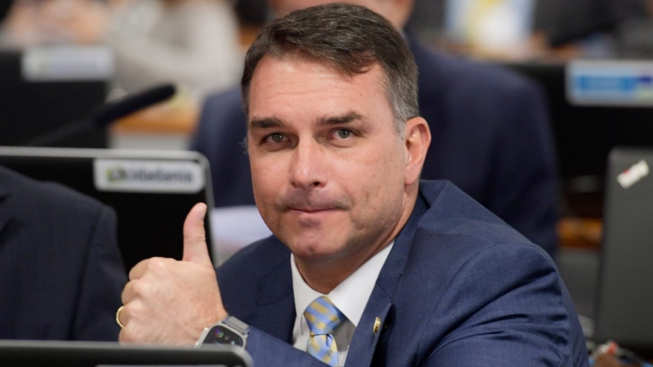 flavio-bolsonaro-depoimento-policia-federal-1