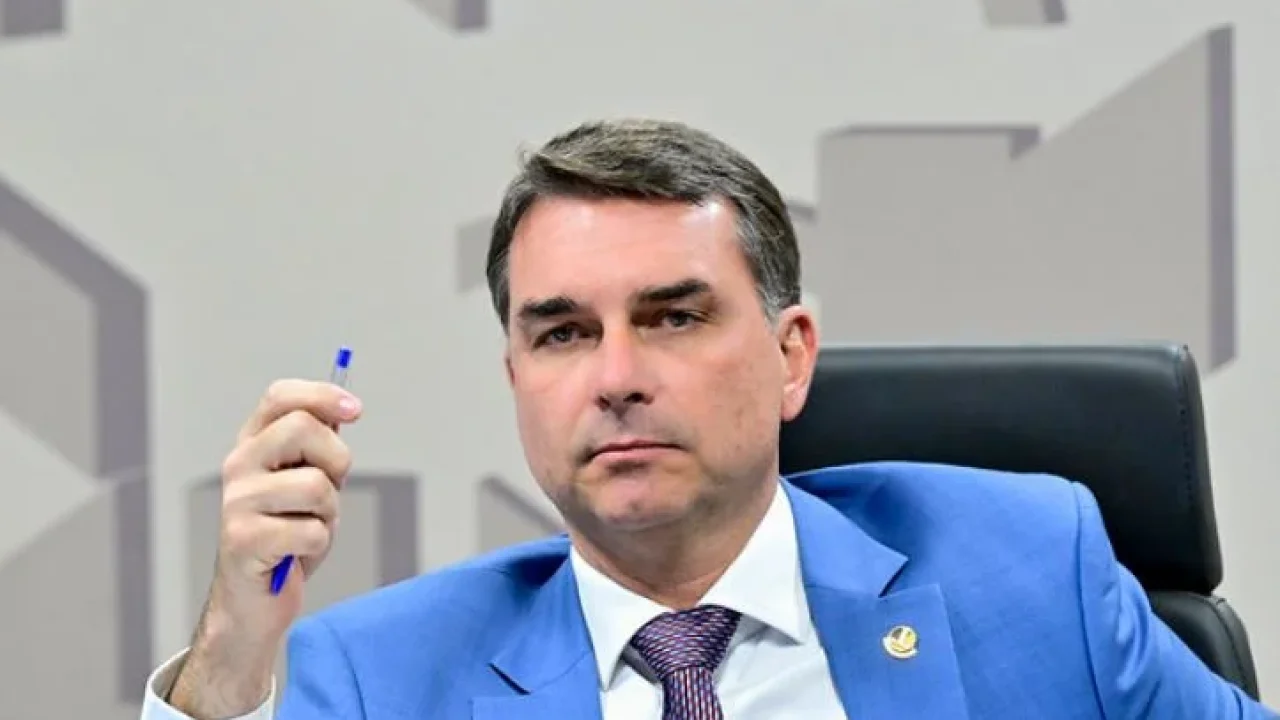 flavio-terno-azul-ag-senado-1