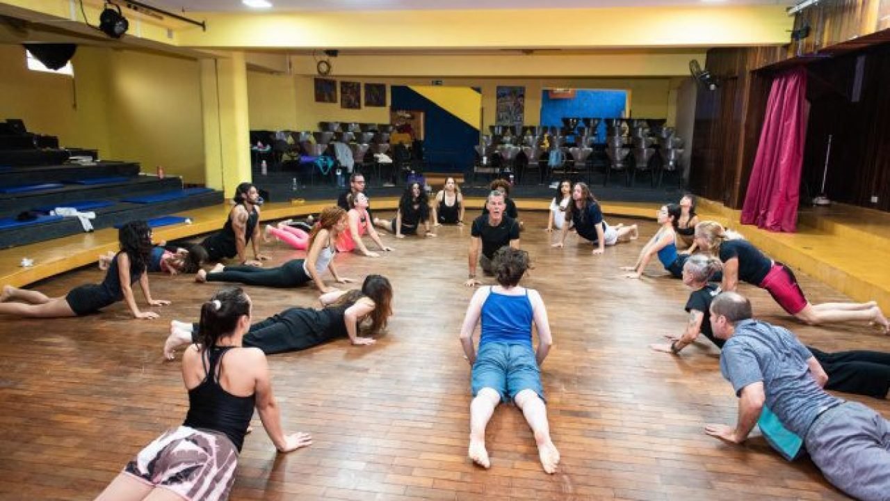 Consciência Corporal e Integração Somática: curso do Teatro Guaíra forma 95 artistas em 2025