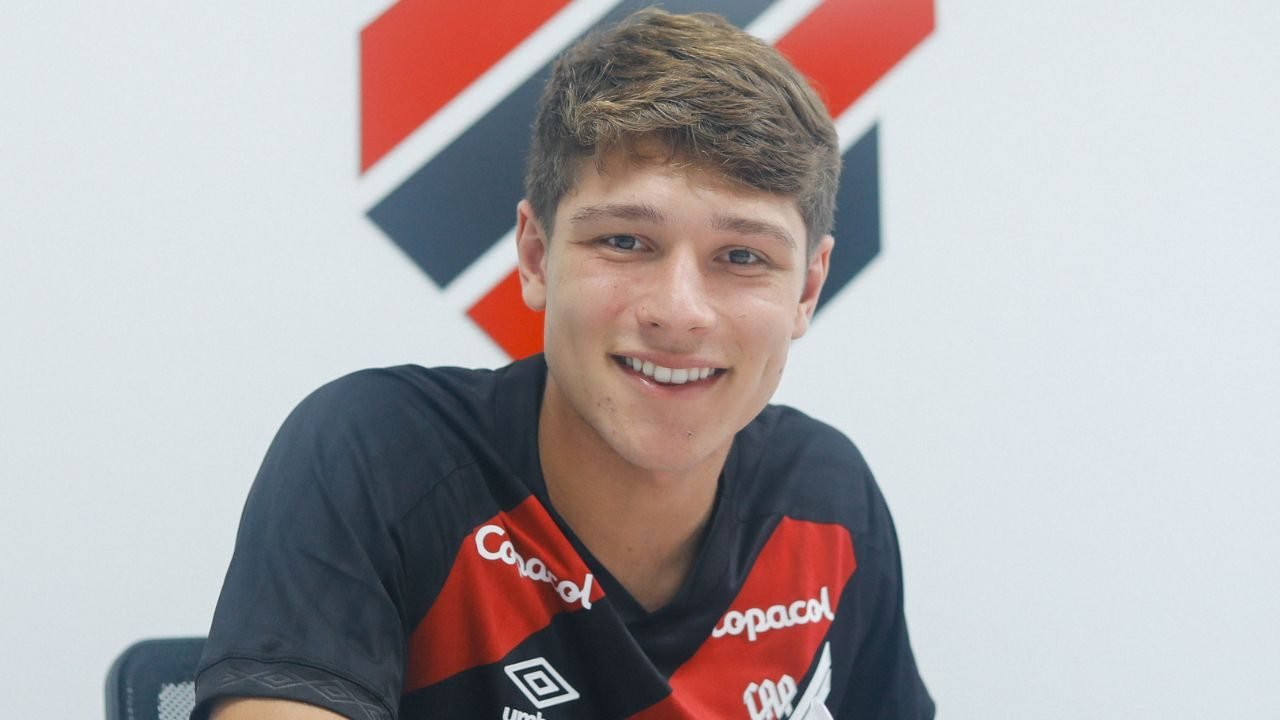 gustavo-gomes-athletico-novo-contrato