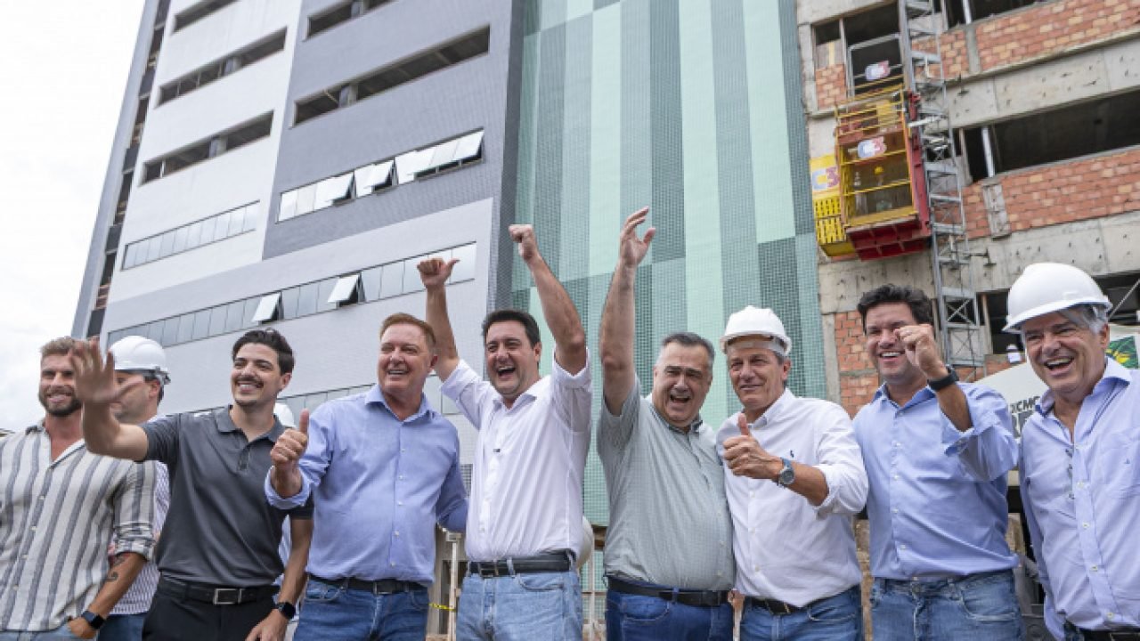 Ratinho Junior vistoria obras do novo Hospital Geral de Colombo