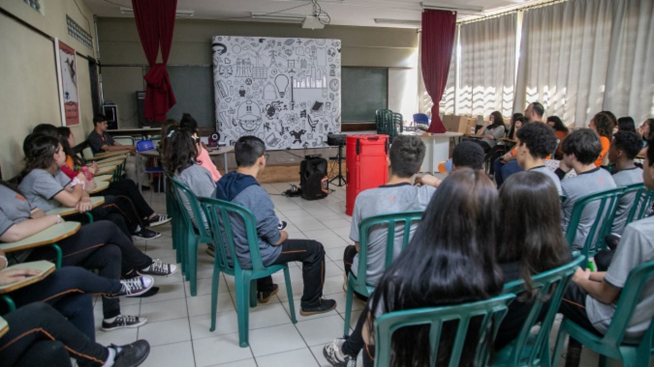 Mais de 77 mil alunos participam de ações da Copel sobre uso responsável da energia