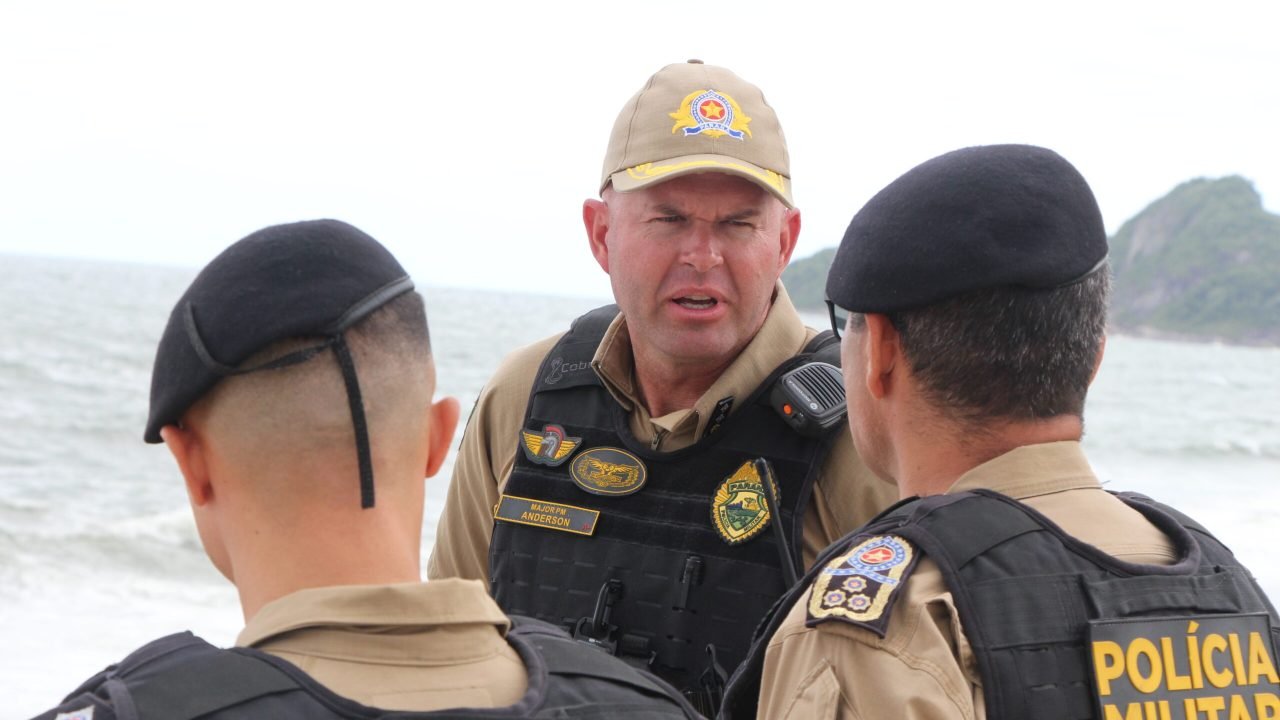 Comandante-Geral visita local dos shows do Verão Maior Paraná em Matinhos