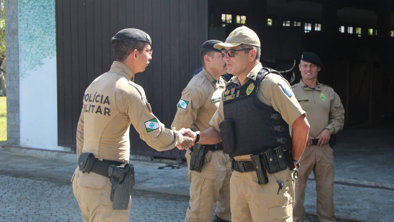 Comandante e Subcomandante-Geral da PMPR visitam unidades de policiamento montado e aéreo no
