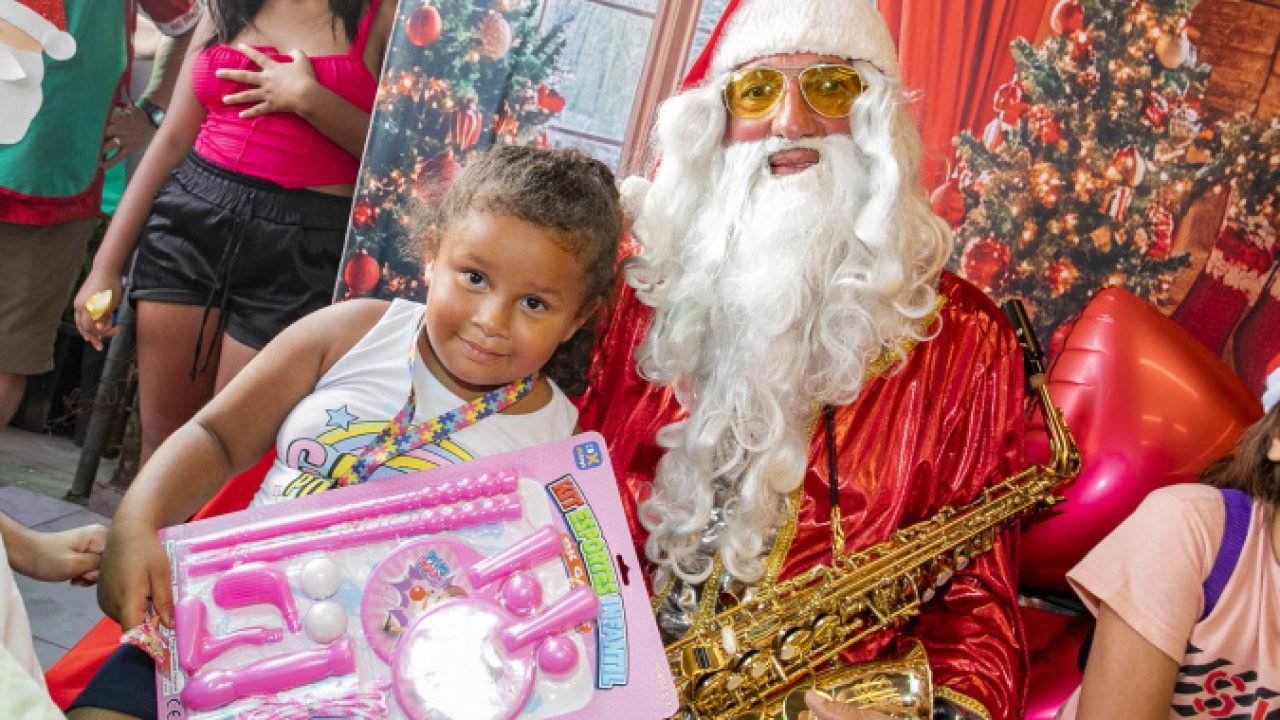 Centenas de crianças receberam no fim de semana os presentes arrecadados pela Portos do Paraná