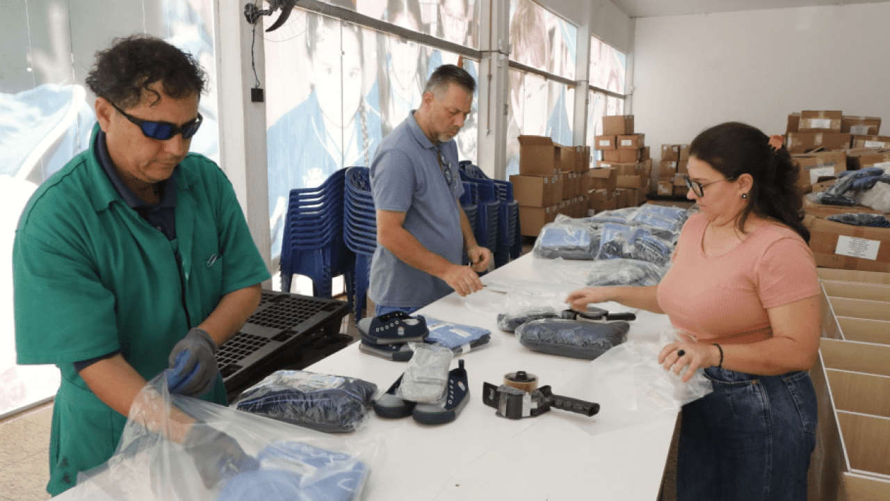 Educação: Cascavel garante agilidade na entrega de uniformes escolares para 2026