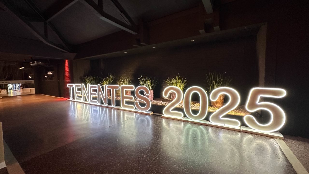 Baile da Espada celebra os novos Tenentes Especialistas da Polícia Militar do Paraná