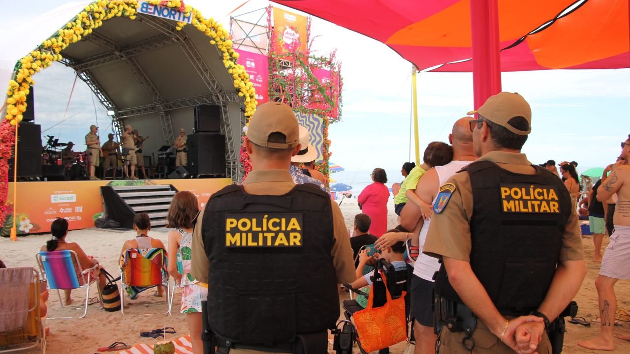 Comandante-Geral da PMPR prestigia a Banda da PMPR na Arena Mundo RIC em Matinhos