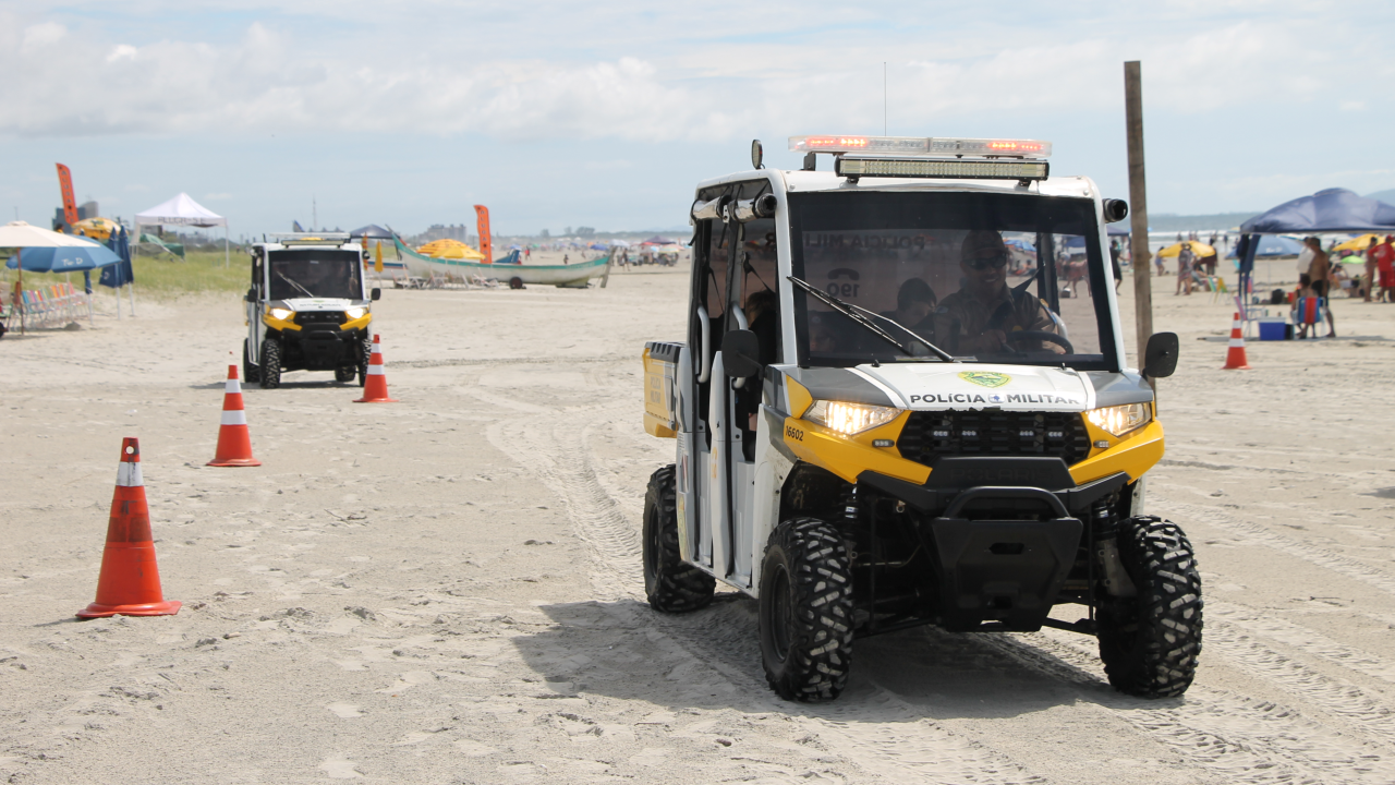 Policiais aplicados em UTVs aproximam PMPR das famílias em Ipanema