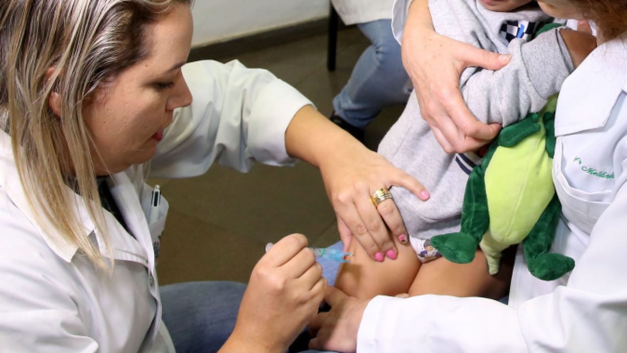 Saúde alerta para importância da imunização contra a coqueluche em crianças e gestantes