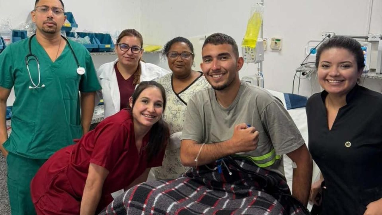 Jovem resgatado após dias desaparecido no Pico Paraná recebe alta hospitalar