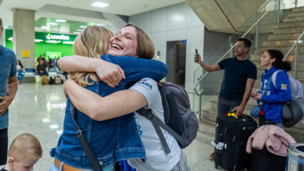 Ganhando o Mundo: grupo volta do Reino Unido com inglês afiado e novas experiências