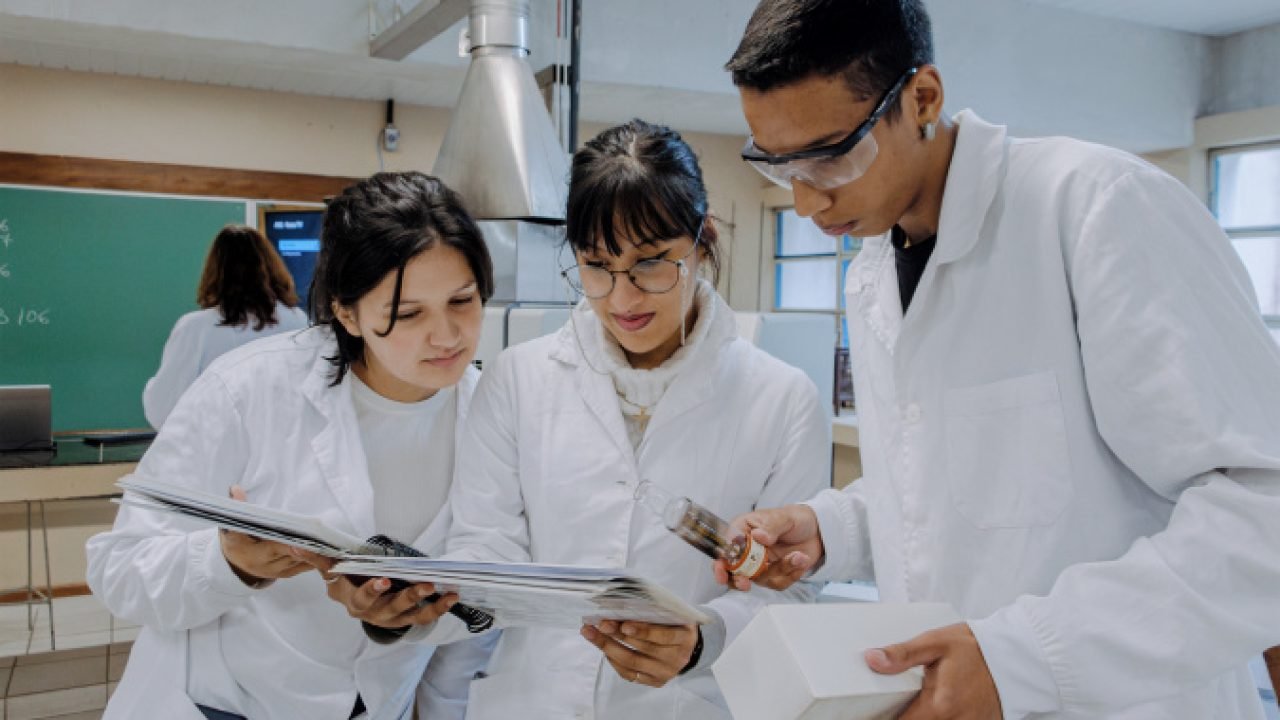 Escolas estaduais reabrem matrículas para cursos técnicos no Paraná