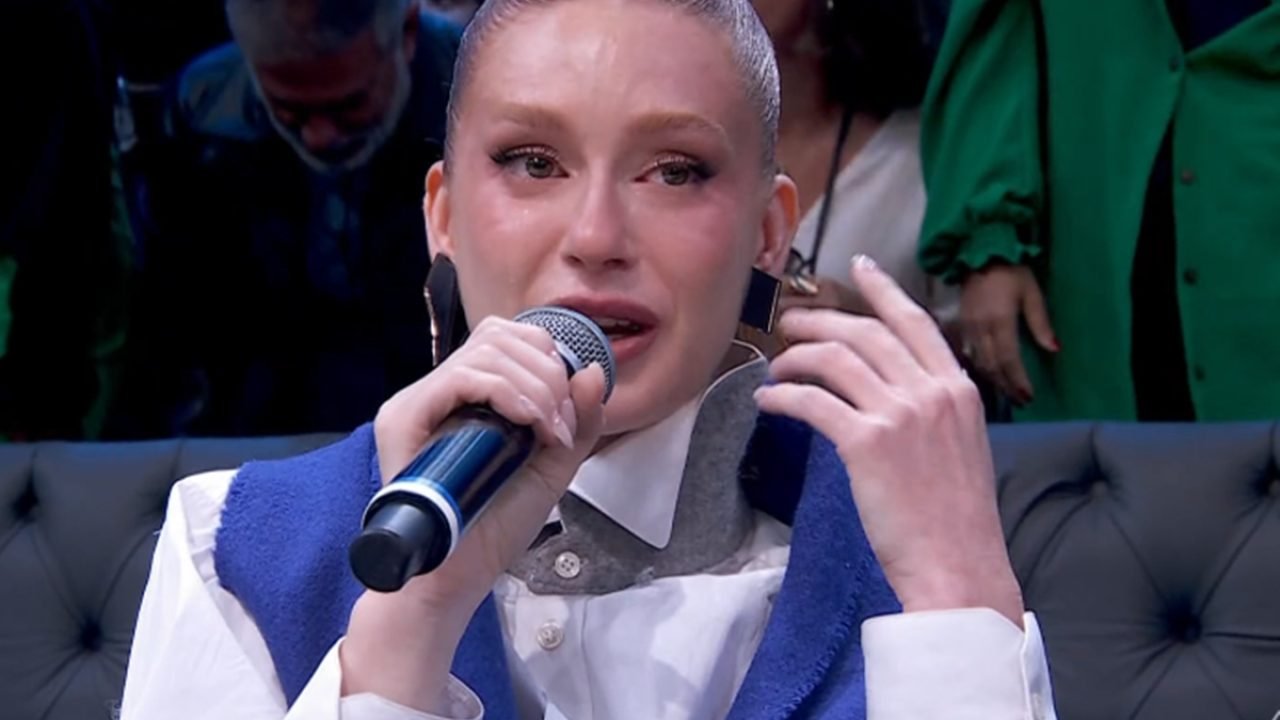 marina-ruy-barbosa-se-emociona