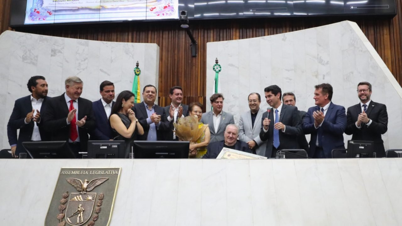 Solenidade ocorreu na noite desta terça-feira (5), no Plenário da Assembleia Leg