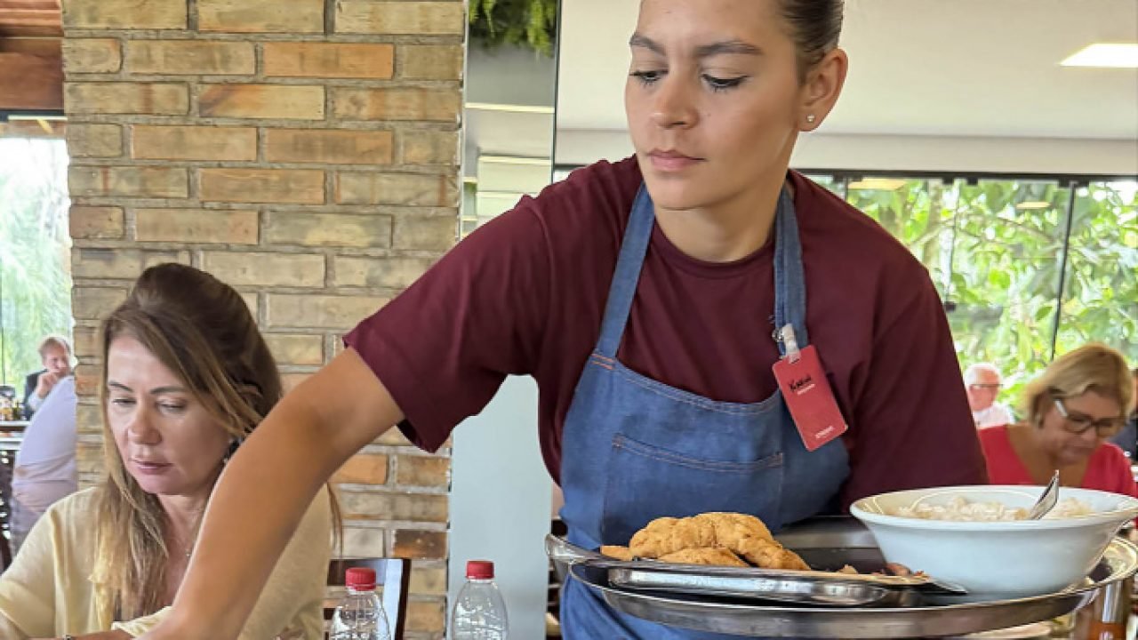 Turismo gera 7,8 mil empregos formais no Paraná de janeiro a novembro de 2025